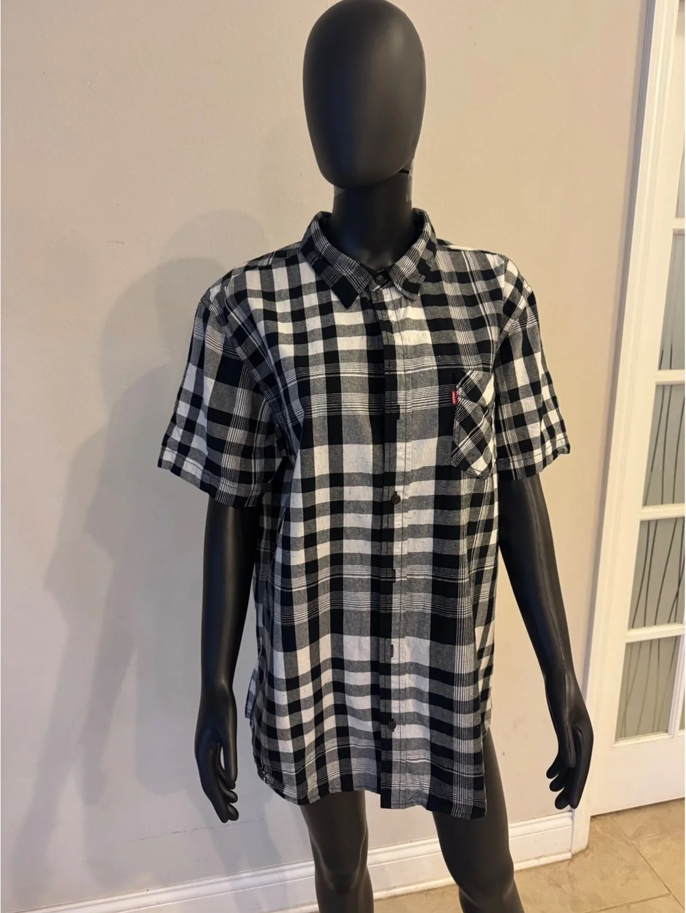 Levi’s Men’s Shirt XL Black White Plaid Short Sleeve Button Front Cotton